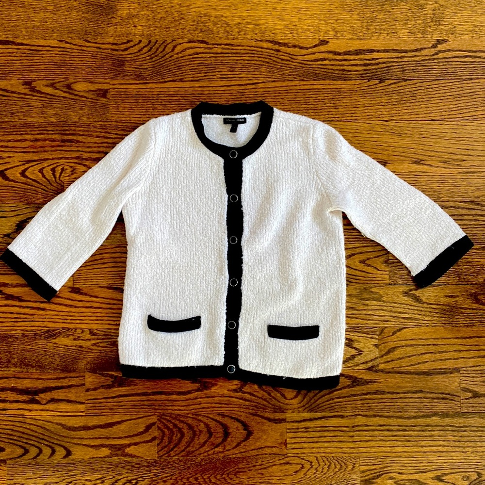 Banana Republic Women’s White with Black buttons Sweater